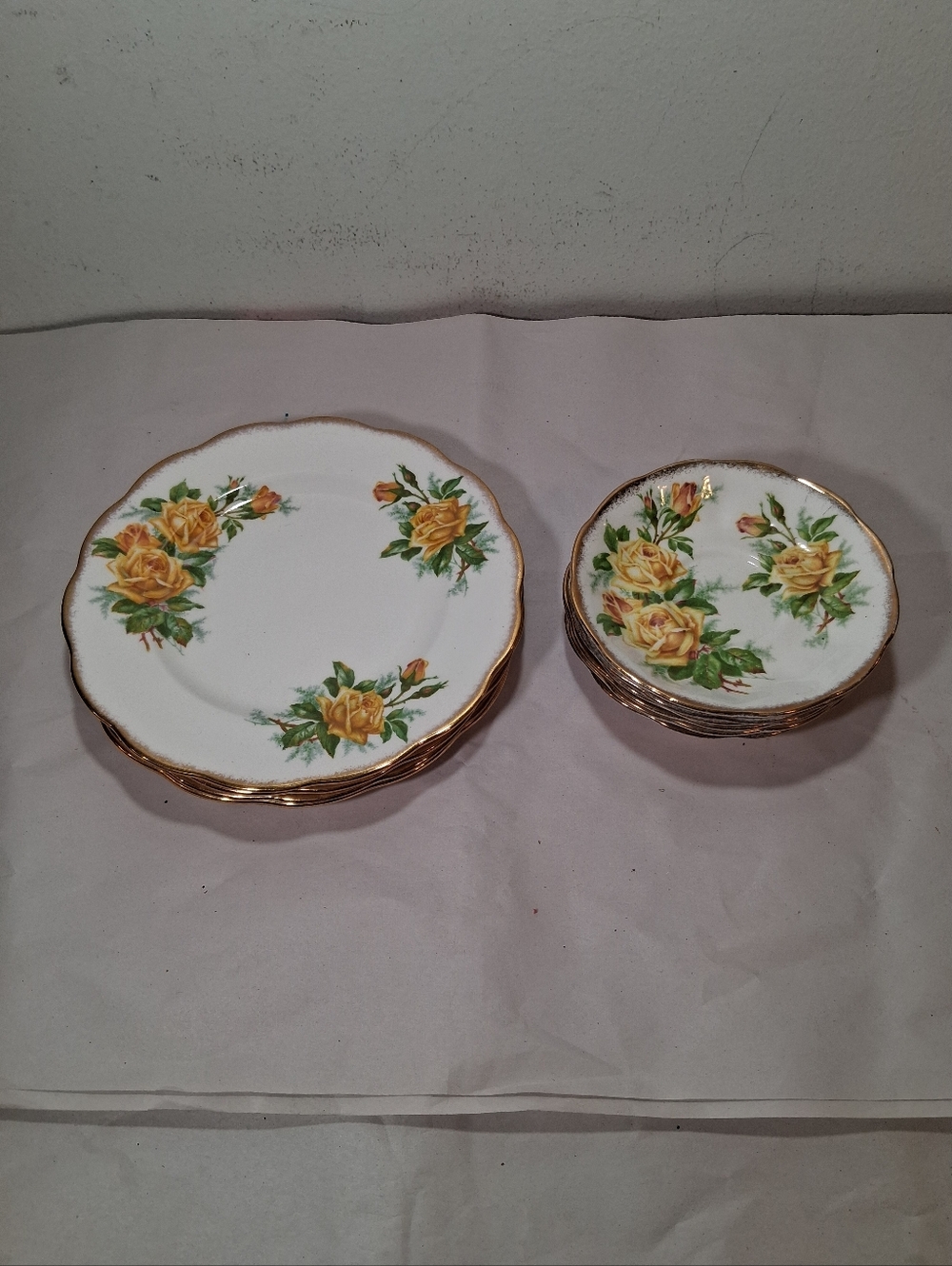 10 PCS ROYAL ALBERT YELLOW TEA ROSE PLATES